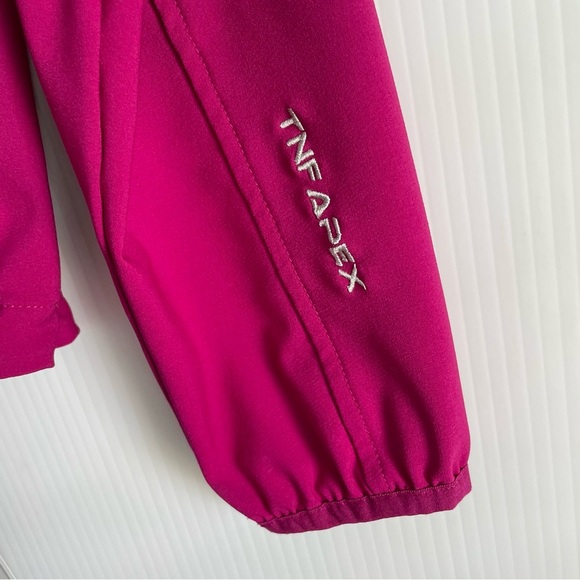 The North Face Women's Fuchsia lightweight Jacket - Picture 5 of 5